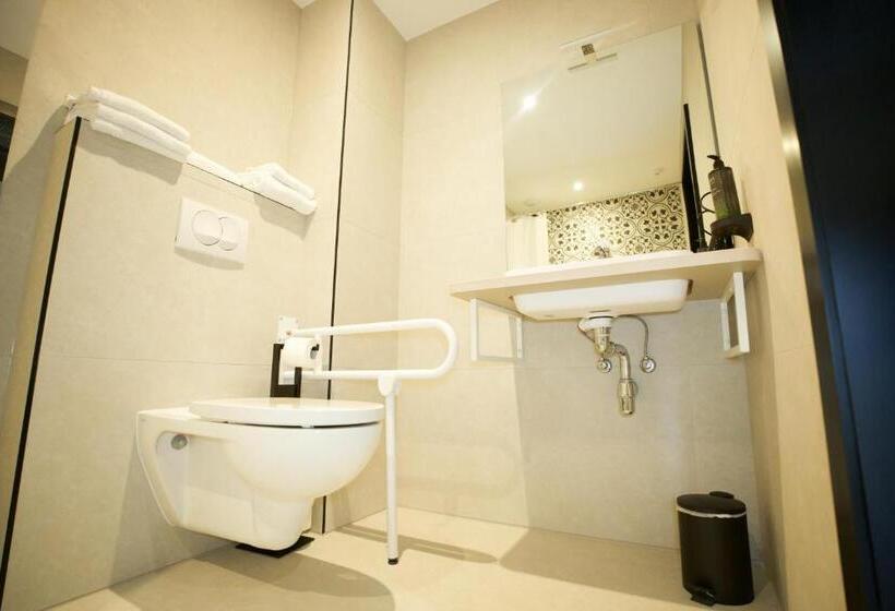 Номер Deluxe, Arrow