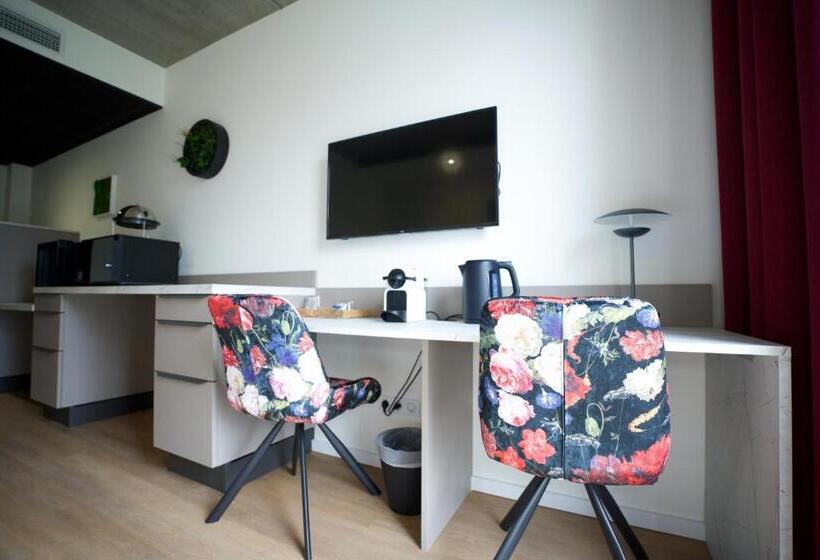 Номер Deluxe, Arrow