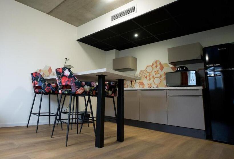 Люкс Повышенной Комфортности, Arrow