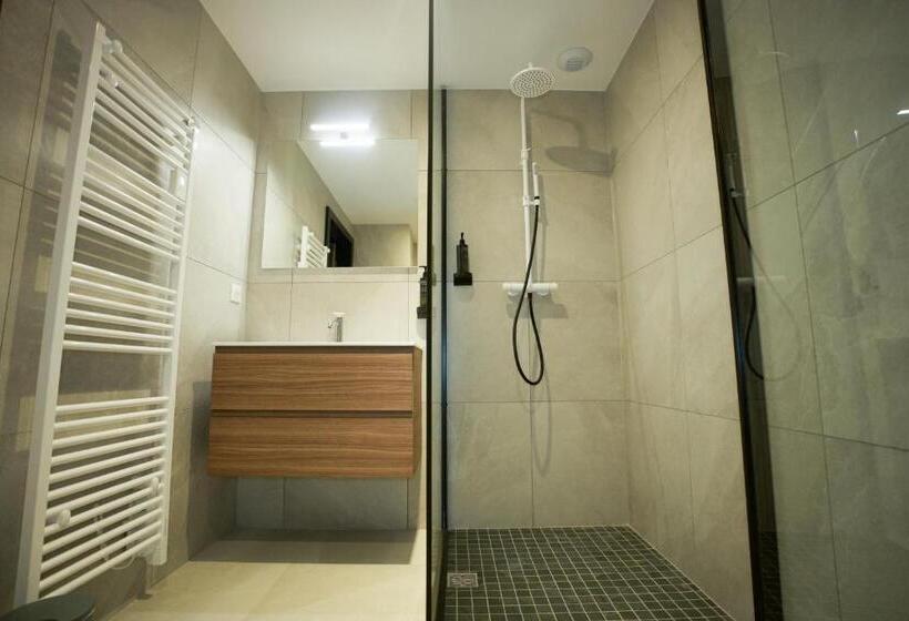 Номер Deluxe, Arrow