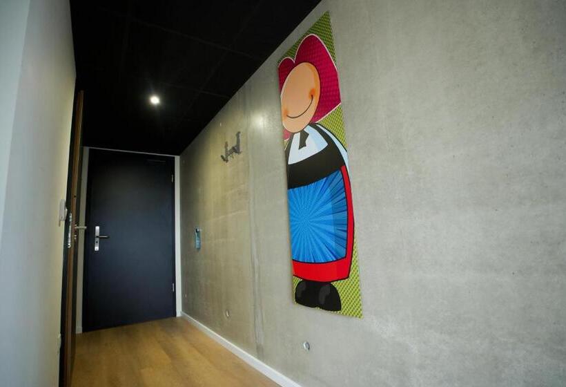 Номер Deluxe, Arrow