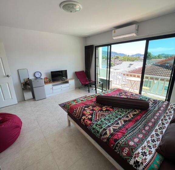 غرفة قياسية مزوَّدة بشُرفة, Petunya Phuket