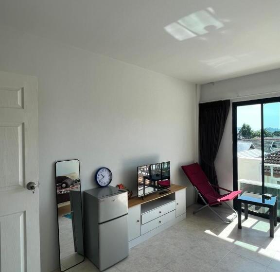 غرفة قياسية مزوَّدة بشُرفة, Petunya Phuket