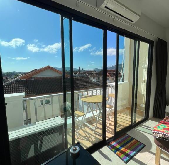 غرفة قياسية مزوَّدة بشُرفة, Petunya Phuket