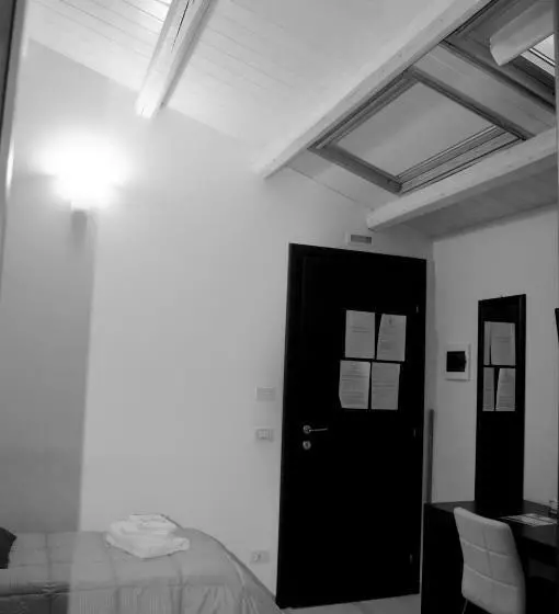 اتاق استاندارد یک نفره, Abraxia B&b
