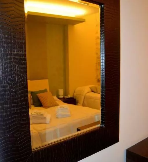 اتاق استاندارد سه نفره, Abraxia B&b