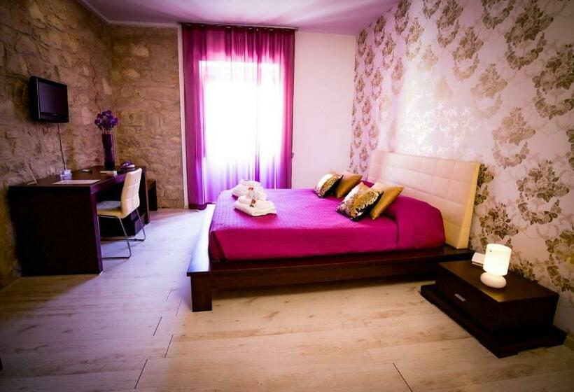 اتاق لوکس با بالکن, Abraxia B&b