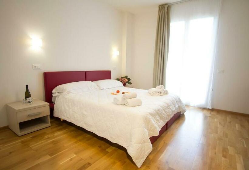 سوییت جونیور لوکس, Arezzo Asc