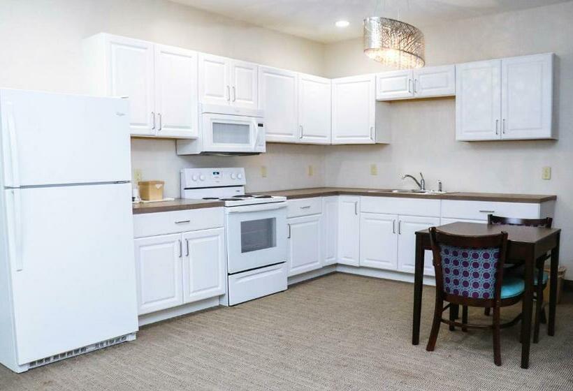 جناح, Days Inn By Wyndham Bryan