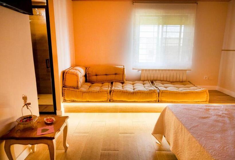 デラックススイート, Hospedaje Villa Pilar