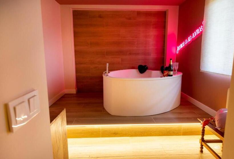 デラックススイート, Hospedaje Villa Pilar