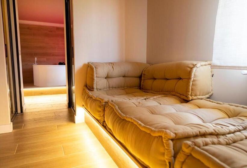 デラックススイート, Hospedaje Villa Pilar