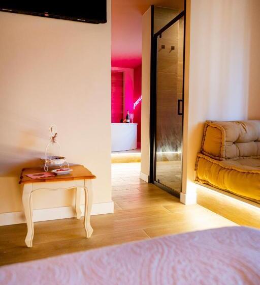 デラックススイート, Hospedaje Villa Pilar