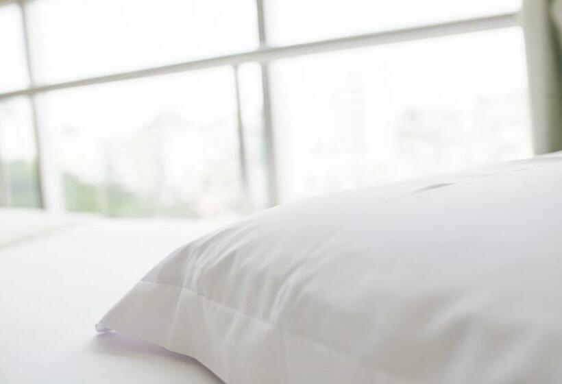 اتاق استاندارد سه نفره, Kim Khoi