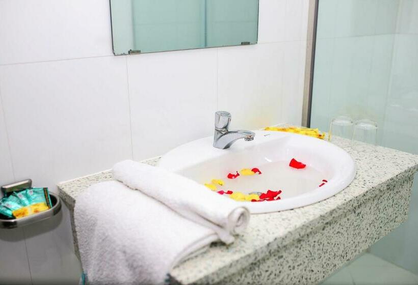 اتاق استاندارد سه نفره, Kim Khoi