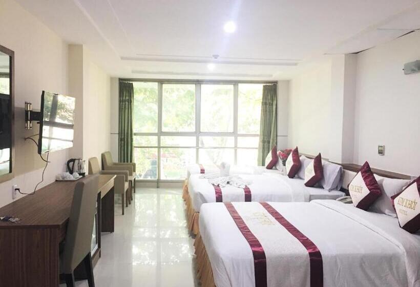 اتاق خانوادگی, Kim Khoi