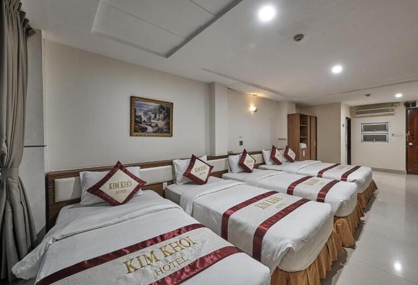 اتاق خانوادگی, Kim Khoi