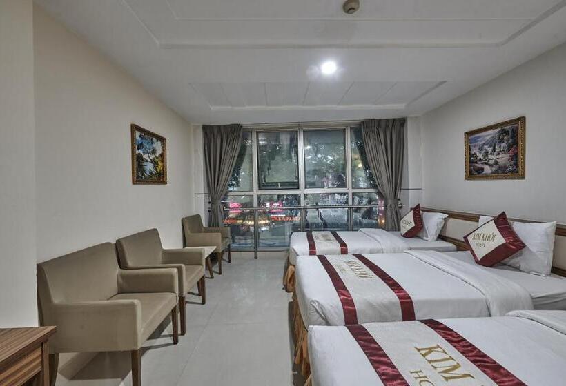 اتاق خانوادگی, Kim Khoi