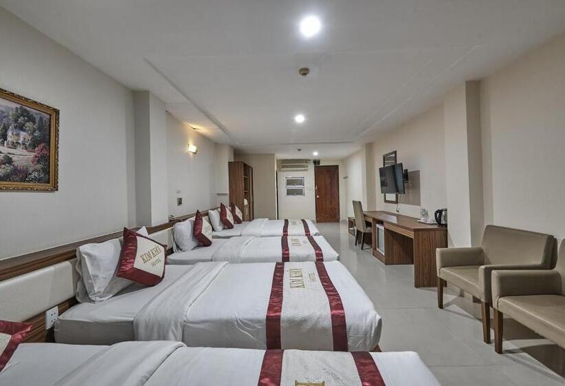 اتاق خانوادگی, Kim Khoi