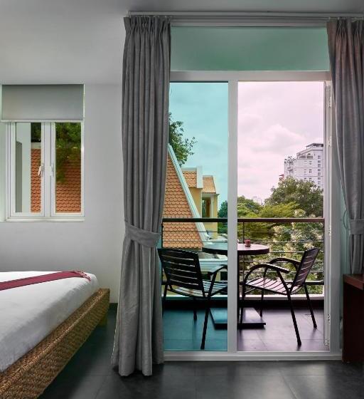 اتاق لوکس با بالکن, Monsoon Bassac