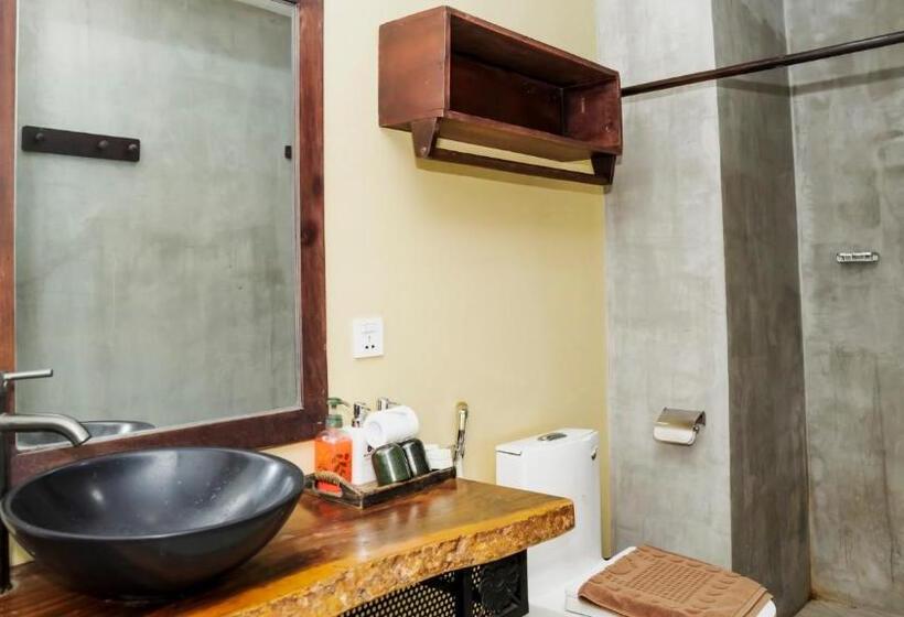 اتاق لوکس با بالکن, Monsoon Bassac