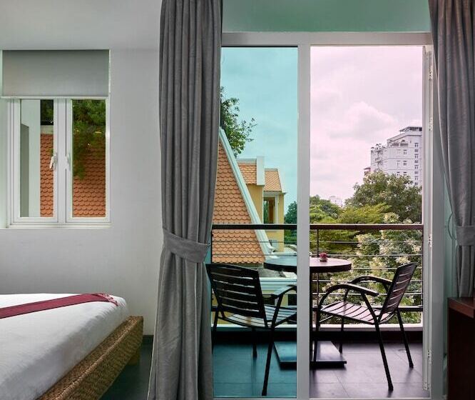 اتاق لوکس با بالکن, Monsoon Bassac