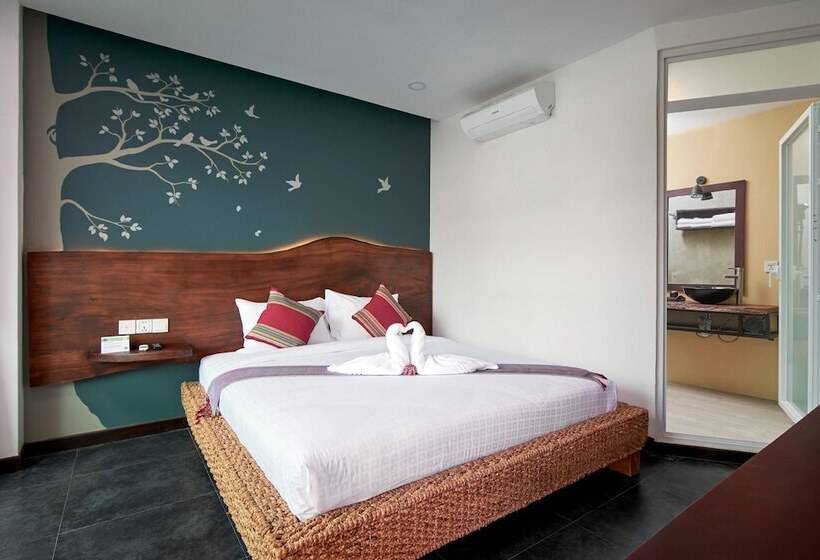 اتاق لوکس با بالکن, Monsoon Bassac