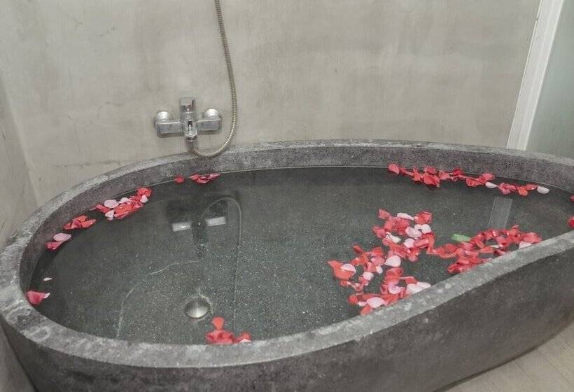 اتاق لوکس با بالکن, Monsoon Bassac