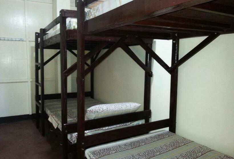 מיטה בחדר משותף, Rb Transient House