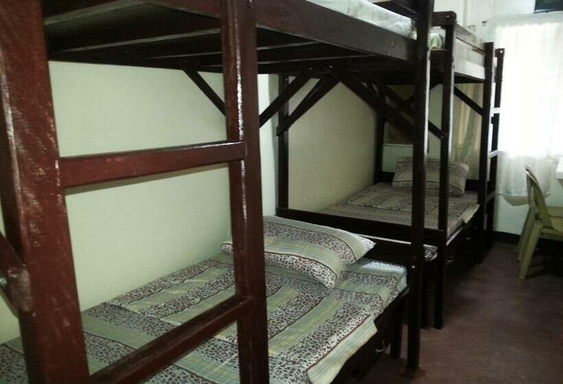 מיטה בחדר משותף, Rb Transient House