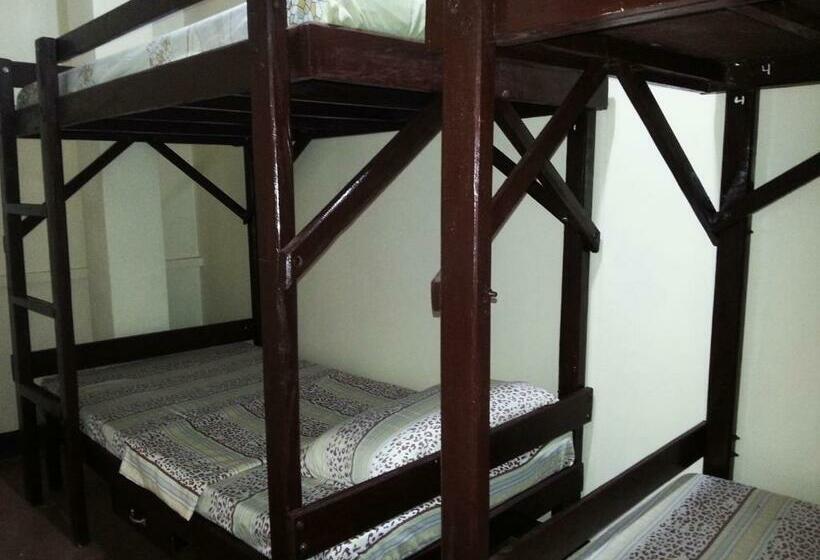 מיטה בחדר משותף, Rb Transient House