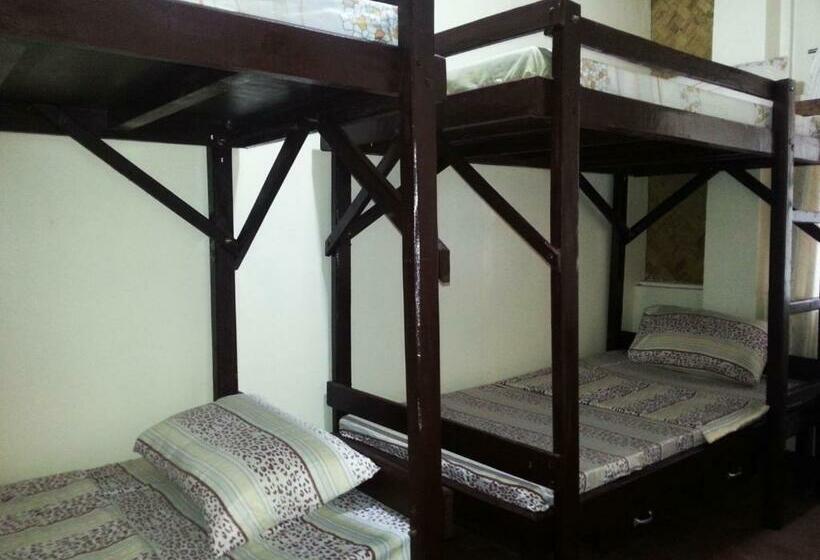 מיטה בחדר משותף, Rb Transient House