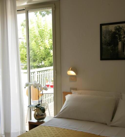 スタンダードルーム, Giuliana