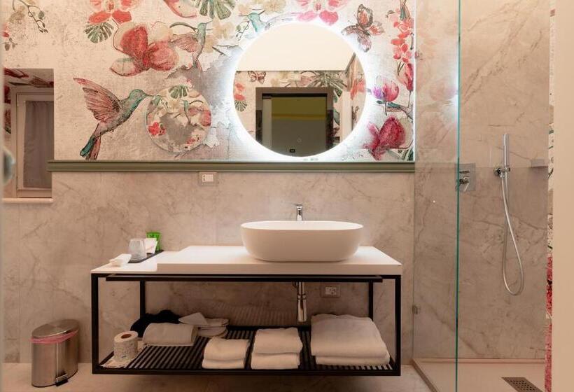 带大床的高级房间, Lo Stemma Luxury Boutique