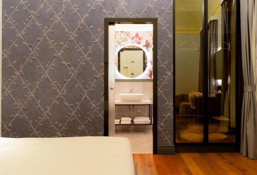 带大床的高级房间, Lo Stemma Luxury Boutique