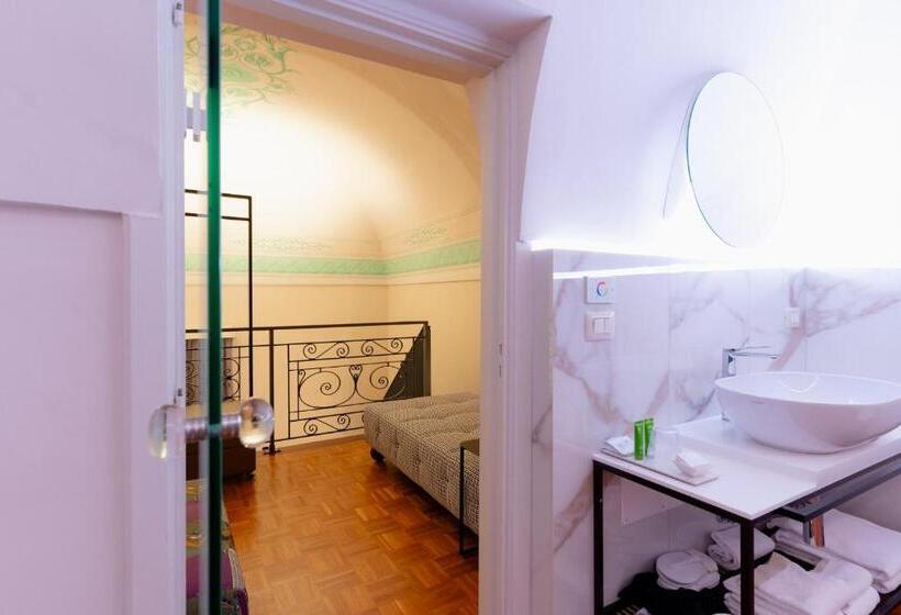 带大床的套房, Lo Stemma Luxury Boutique