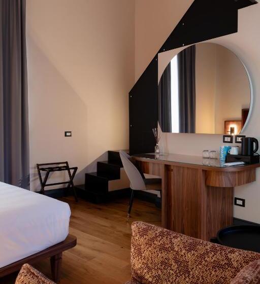 带大床的套房, Lo Stemma Luxury Boutique