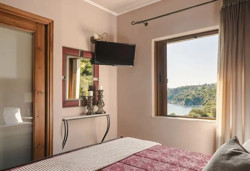 Deluxe Suite Sea View, Paramithenio Village Beach Resort & Spa