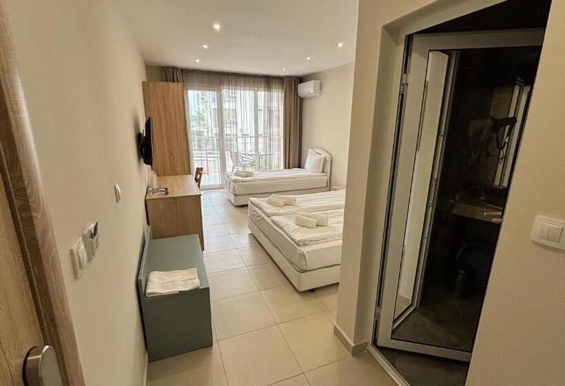 3 Bett Deluxe Zimmer, семеен хотел сирена