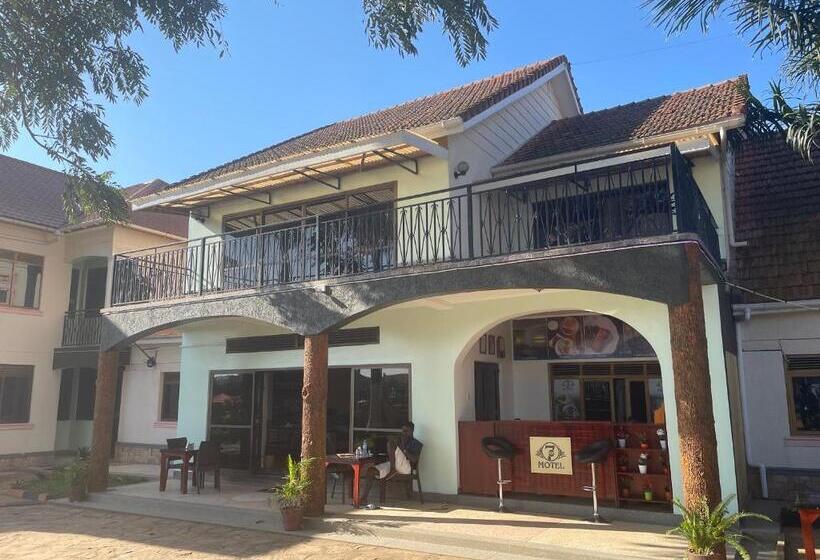 اتاق استاندارد چهارنفره با بالکن, 7 Days Hotel On Un Base