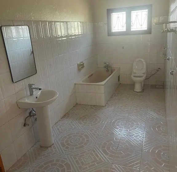 اتاق استاندارد چهارنفره با بالکن, 7 Days Hotel On Un Base