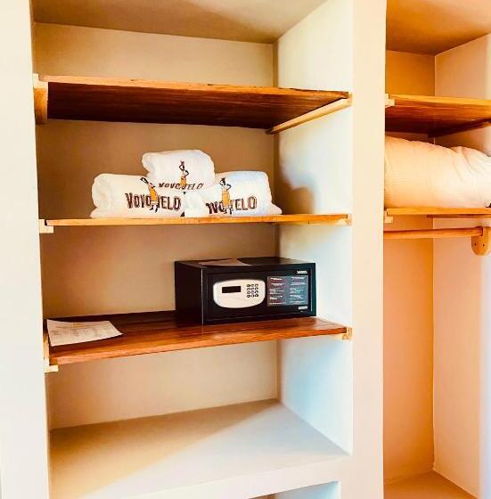 Camera Tripla Deluxe, Le Nouvel Eden