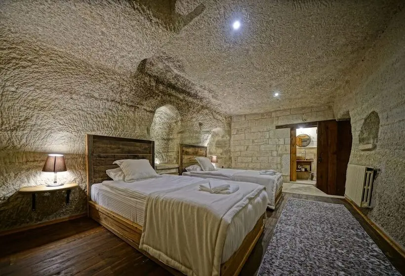 اتاق خانوادگی, Naraca Cave House