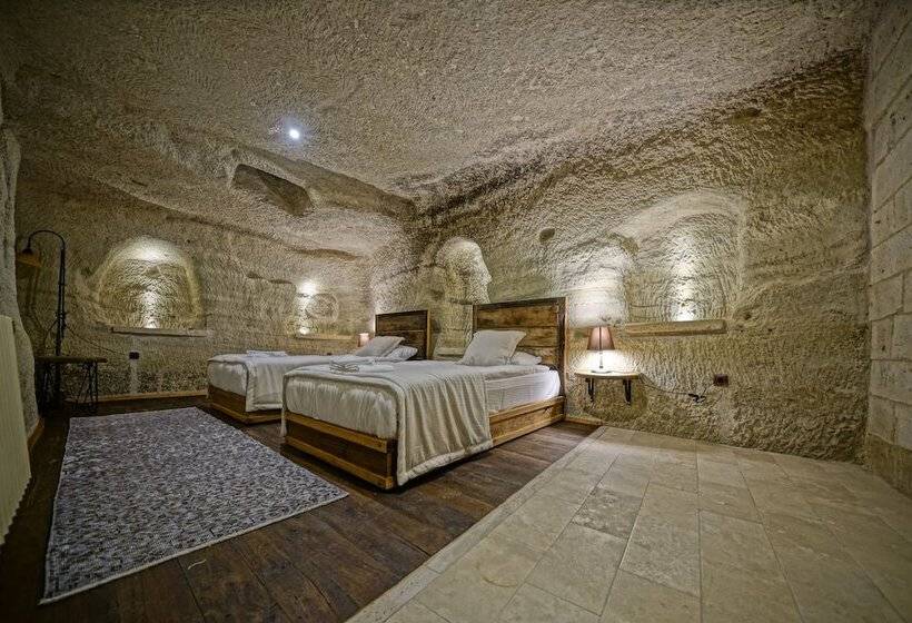 اتاق خانوادگی, Naraca Cave House