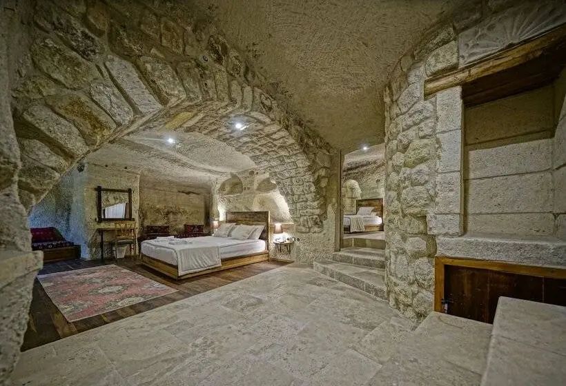 اتاق خانوادگی, Naraca Cave House