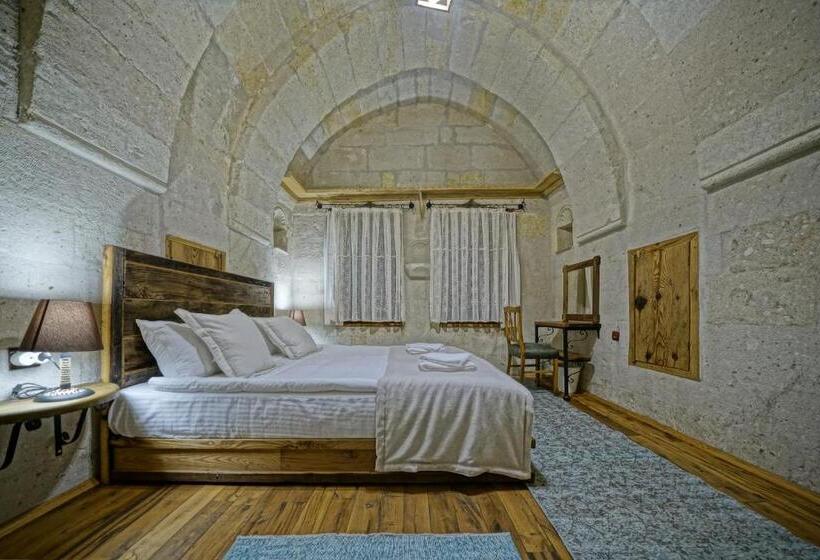 Четырехместный Номер Стандарт с Балконом, Naraca Cave House