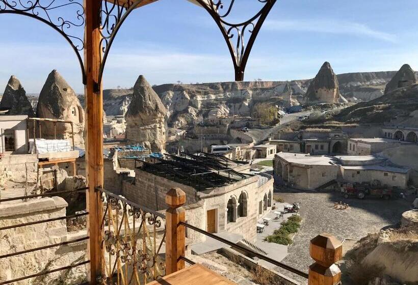 اتاق استاندارد چهارنفره با بالکن, Naraca Cave House