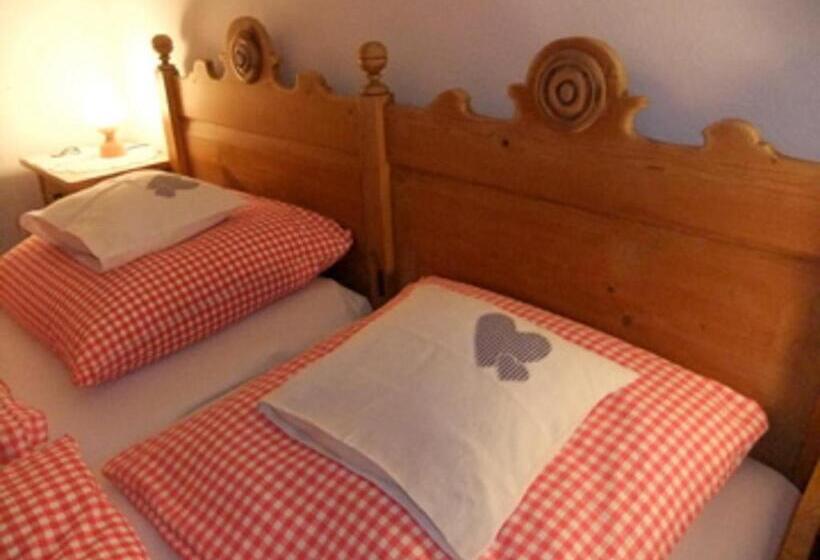 דירת שני חדרים, Ponzaunerhof