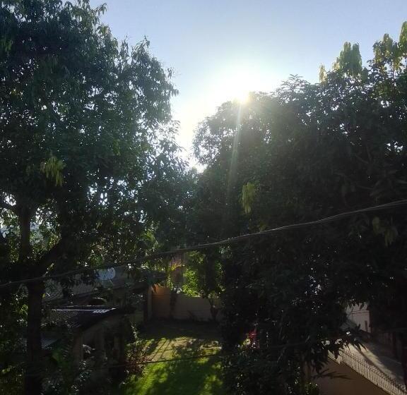 غرفة قياسية مزوَّدة بشُرفة, Nawala Inn