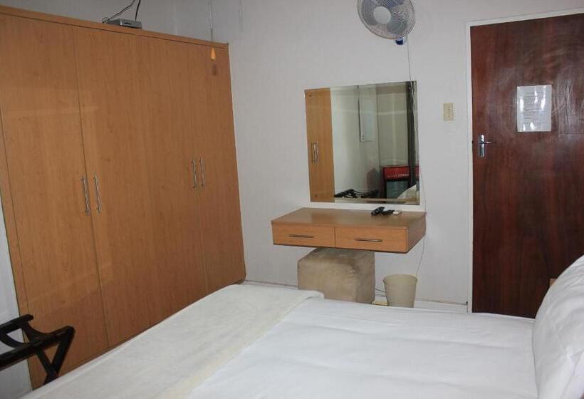 Standard room with outdoor bath, Three Arches Guesthouse